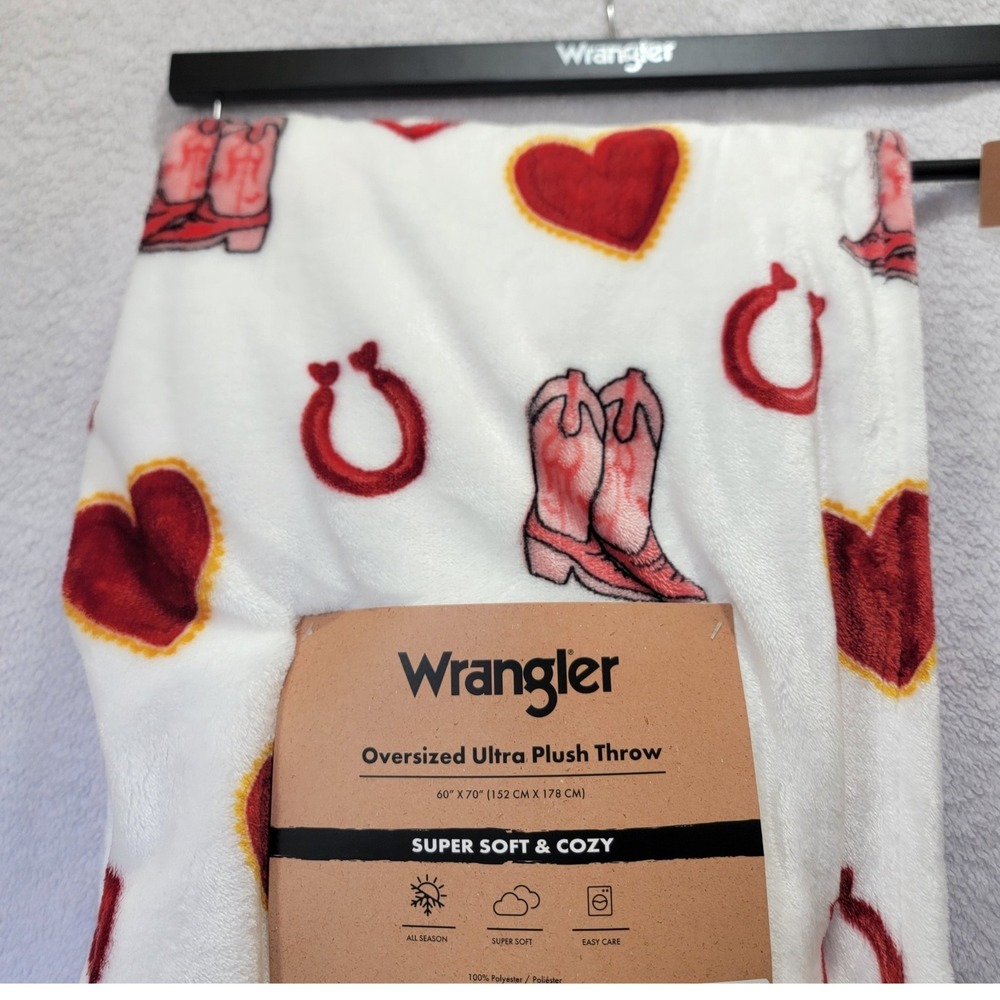 NEW Wrangler Oversized Ultra Plush Throw Blanket Pink Cowboy‎ Boots Hearts 60x70